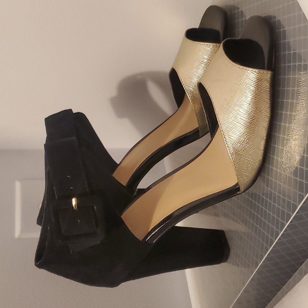 BCBG Black and Gold Shoes Size 8 New